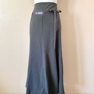 Avenue Grey Skirt With Bow.